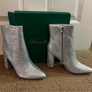 Lauren Lorraine/NWT Sparkling Silver Heeled Boots size 7